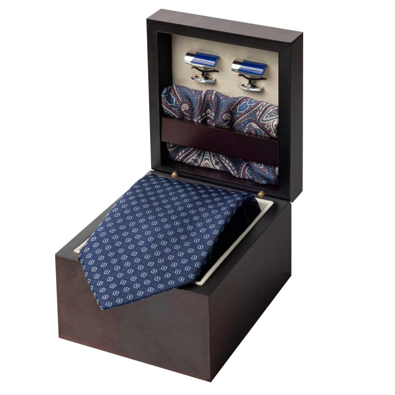 Zestaw Prezentowy dla mężczyzny wykonany z jedwabiu w kolorze granatowo - bordowym: krawat + poszetka + spinki zapakowane w drewniane pudełko EM 35