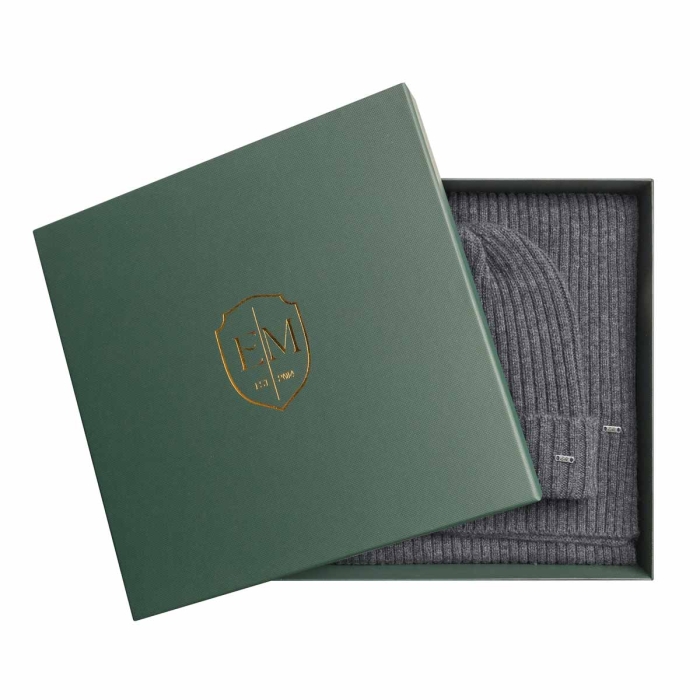 Zestaw prezentowy dla mężczyzny w kolorze szarym: komplet czapka + szalik zapakowane w pudełko EM PREMIUM