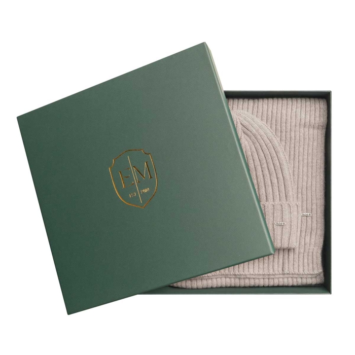 Zestaw prezentowy dla mężczyzny w kolorze beżowym: komplet czapka + szalik zapakowane w pudełko EM PREMIUM