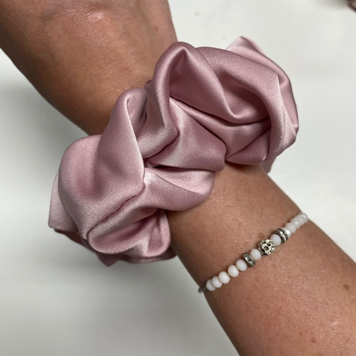 Jedwabna gumka do włosów - scrunchie - gładka brudny róż - średnia/duża