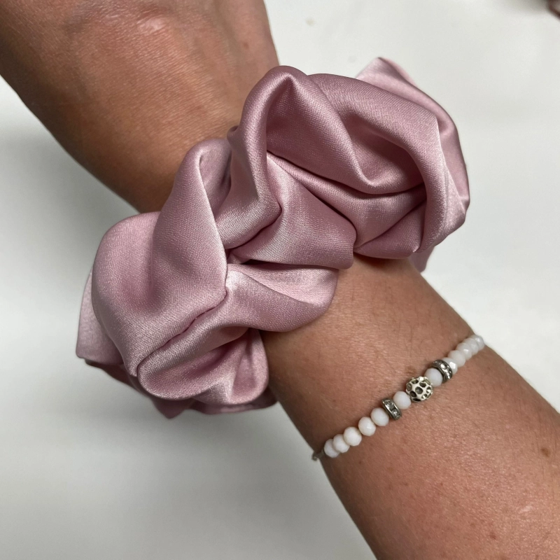 Jedwabna gumka do włosów - scrunchie - gładka brudny róż - średnia/duża