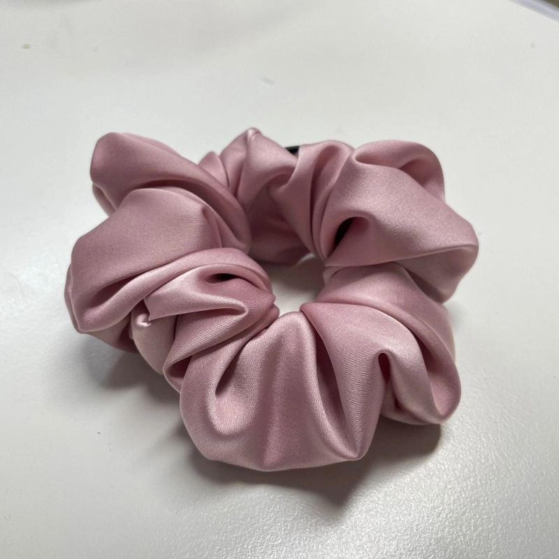 Jedwabna gumka do włosów - scrunchie - gładka brudny róż - średnia/duża