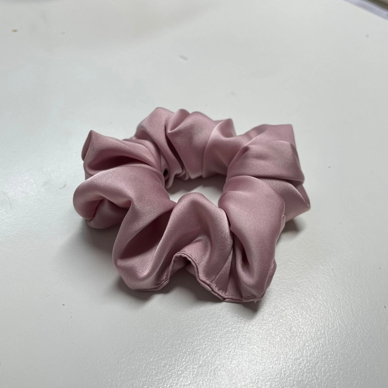 Jedwabna gumka do włosów - scrunchie - gładka brudny róż - średnia/duża