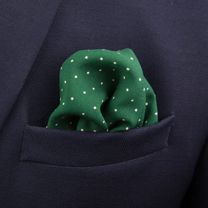 EM Men's Accessories poszetka zielona w białe kropki groszki.jpg