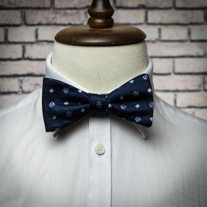 Mucha pre-tied wiązana granatowa