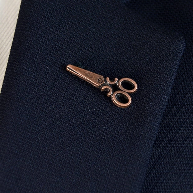 Wpinka do butonierki EM men's accessories złote nożyczki