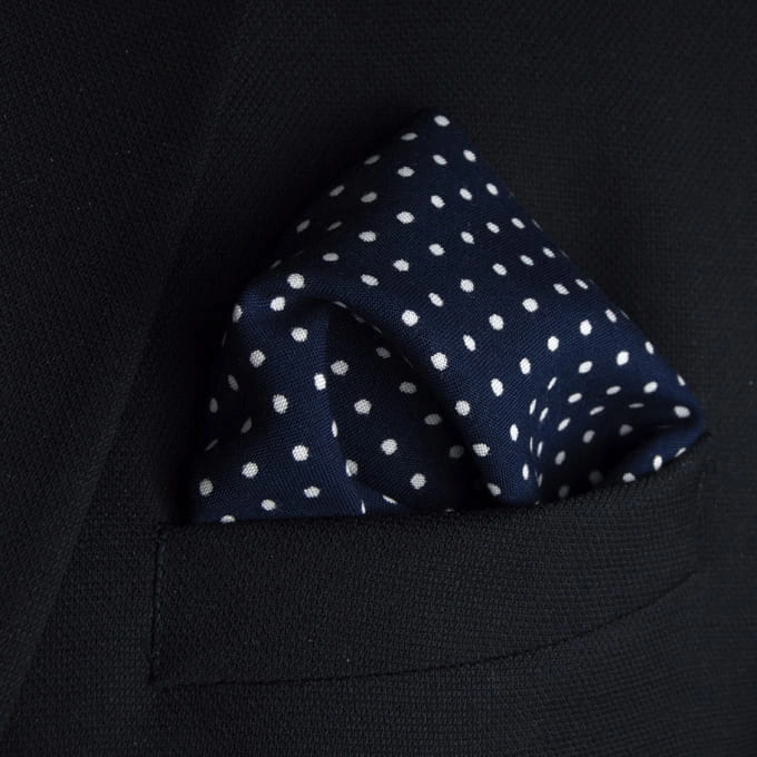 Em Men's Accessories poszetka granatowa w groszki.jpg