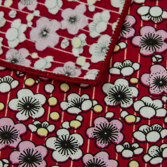 Em Men's Accessories poszetka czerwona kwiaty obszycie.jpg