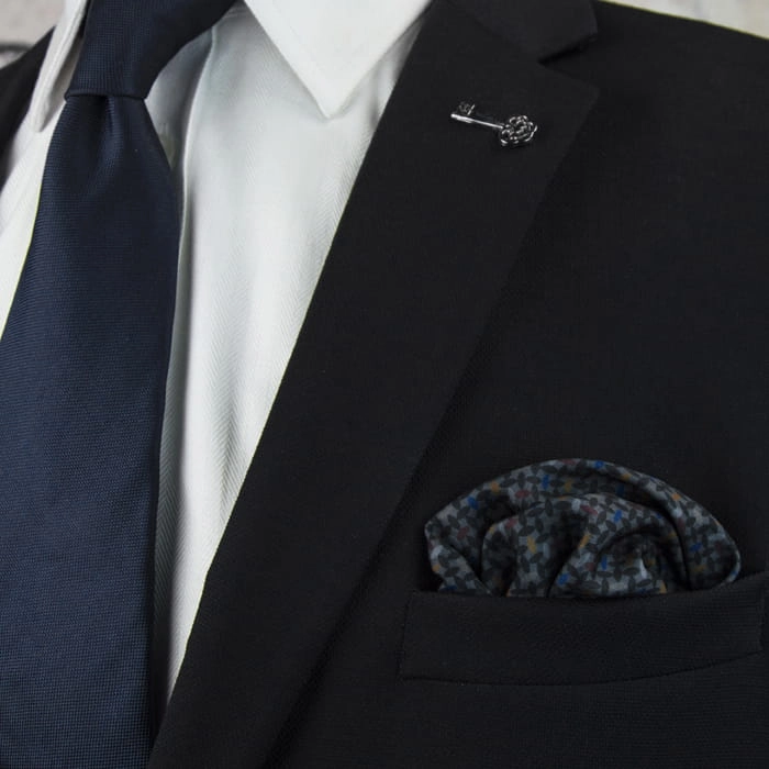 EM Men's Accessories poszetka szara jedwabna mikrowzór.jpg
